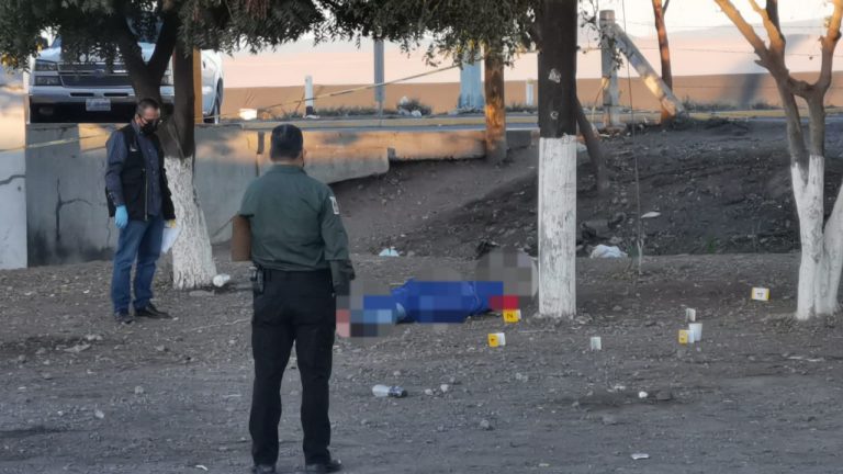 Ejecutan a chofer de transporte de personal al campo