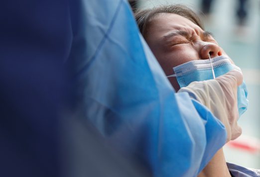 Reporta OMS baja en casos de COVID-19 en el mundo