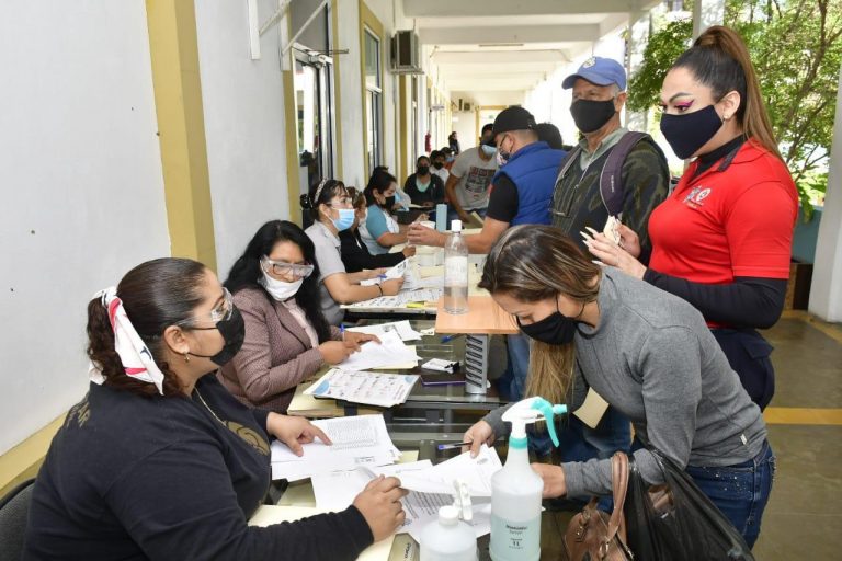 Es el segundo día y llegan 600 por el ‘Peso a Peso’