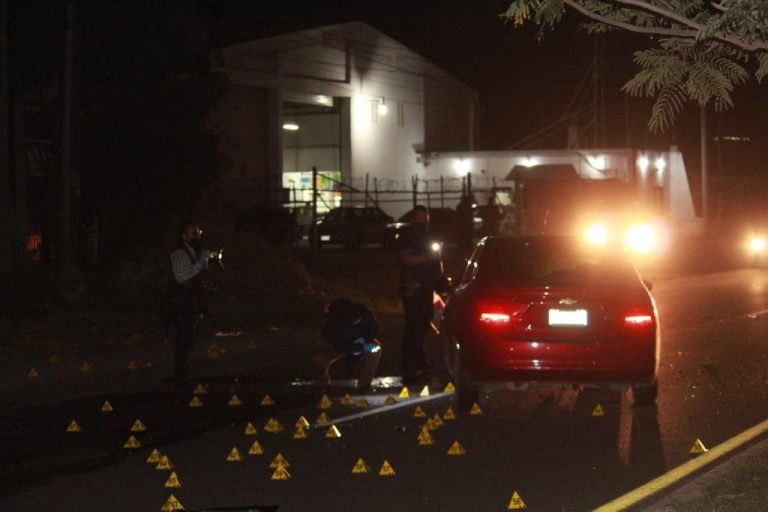 Ejecutan a 2 al sur de Culiacán; había 70 casquillos de arma