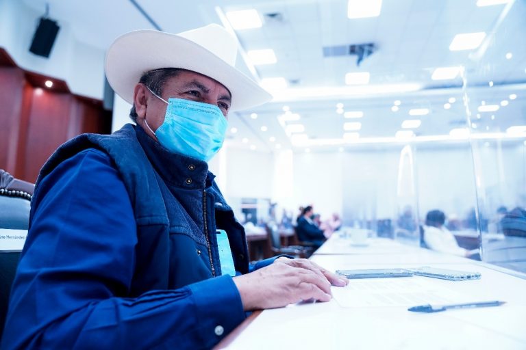 Se registró para alcalde, ahora regresa al Congreso