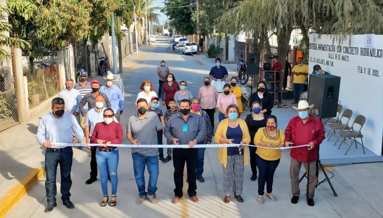 Estrena Los Aguilares nueva pavimentada