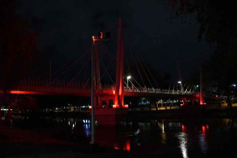 Puente Bimodal se viste de rojo con nueva iluminación LED