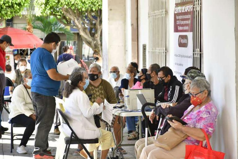 Inicia en Sinaloa vacunación antiCOVID de adultos mayores