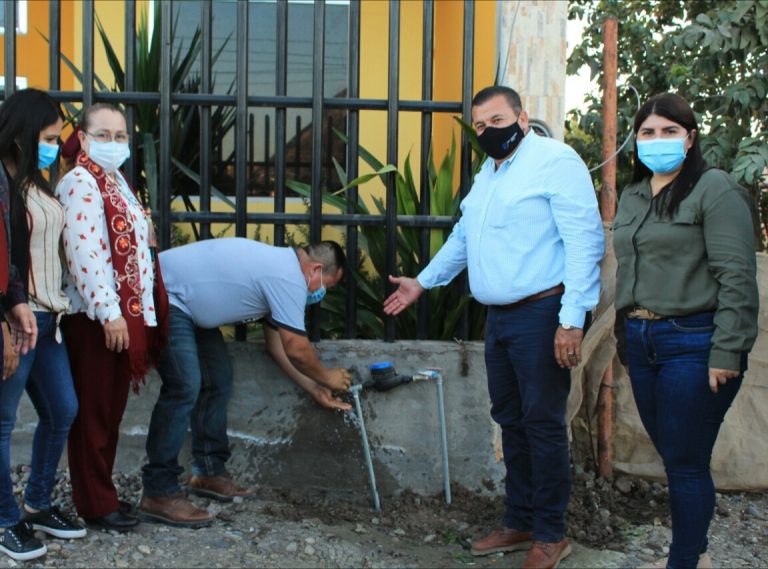 Llevan agua potable a la colonia San Antonio de Villa Juárez
