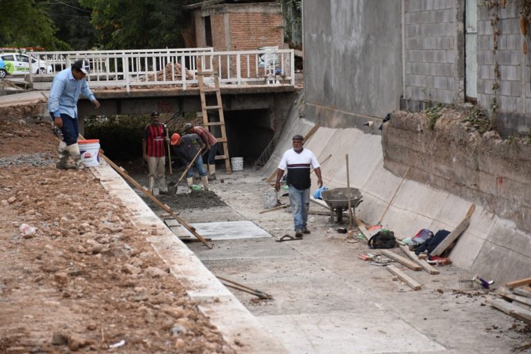 Prometen fin a 40 años de inundaciones al sur de Culiacán