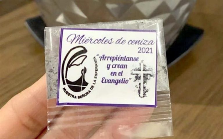 En la cabeza o en bolsita, las cenizas este miércoles