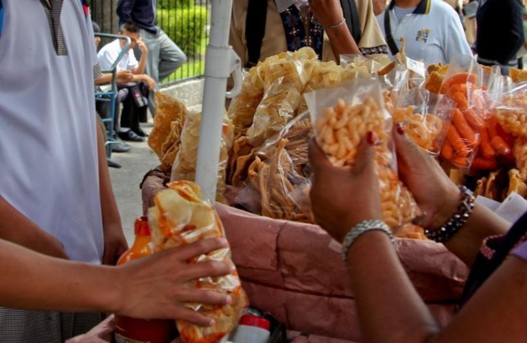 Prohíben en escuelas comida chatarra