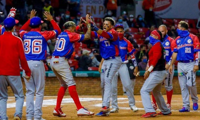 Dominicana supera a México y sigue invicta en la Serie del Caribe 2021