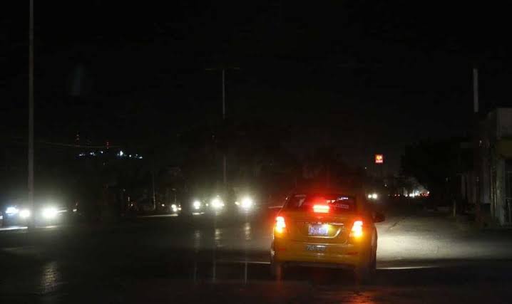 Sin luz 3.2 millones en 26 estados del país