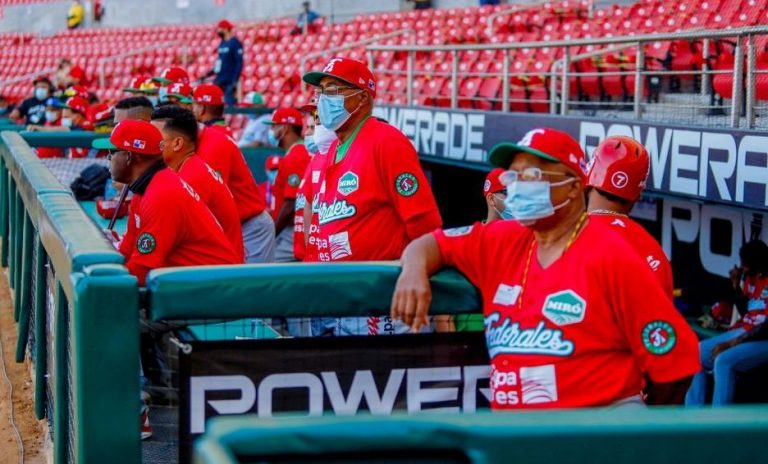 Roban a Panamá durante juego ante Venezuela en Serie del Caribe