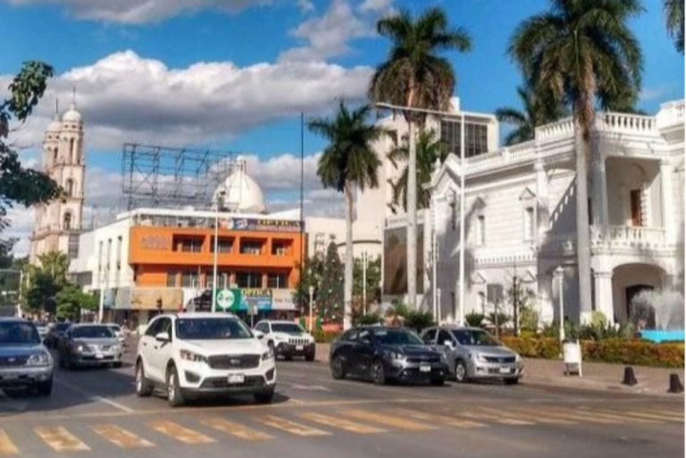 Retira Culiacán espectaculares de la Obregón