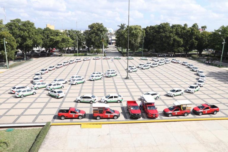 Entrega Quirino 100 taxis y aurigas