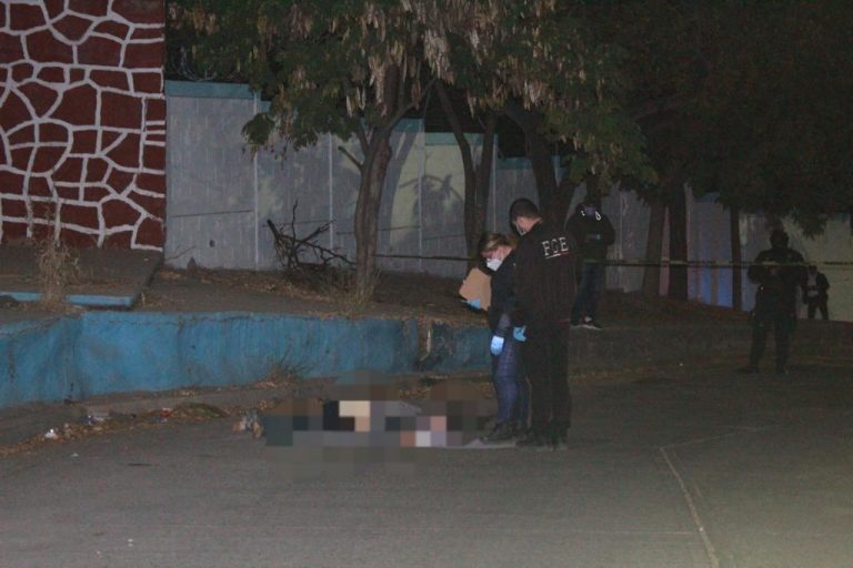 Encuentran cadáver frente a Escuela Normal de Sinaloa