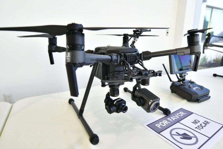Usará Mazatlán drones para contar gente y medir temperatura en playas