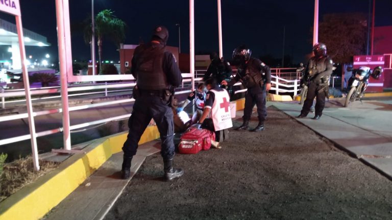 Lo golpean y balean cerca de la pensión municipal