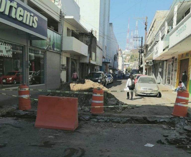 Cierra Mazatlán en el Centro tramo de la calle Canizales