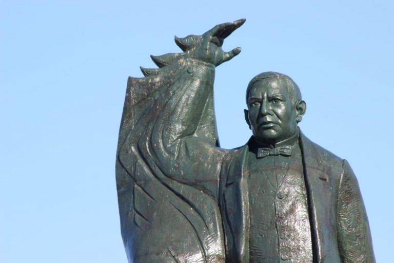 Celebran el 215 aniversario del Natalicio de Benito Juárez