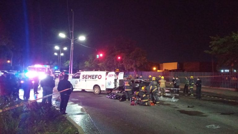 Mueren carbonizados 4 jóvenes frente a Palacio