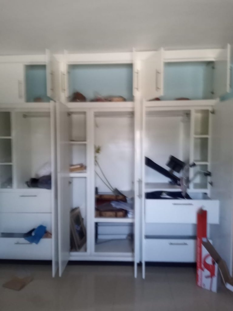 Acusan robos tras cateo en Costa Rica