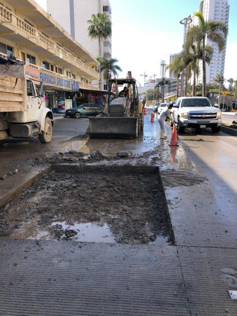 Ponen fin a fuga de agua en la Camarón-Sábalo