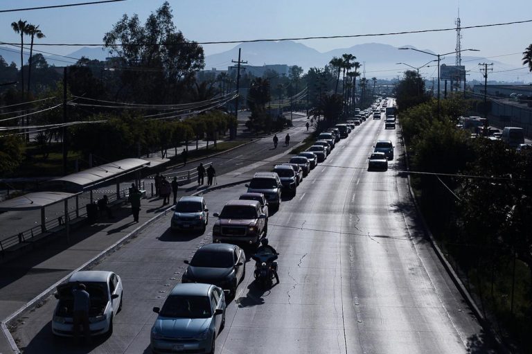 Cae Tijuana en caos por la vacuna COVID-19