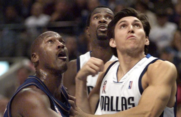 Eduardo Nájera, podría volver al básquetbol en EU