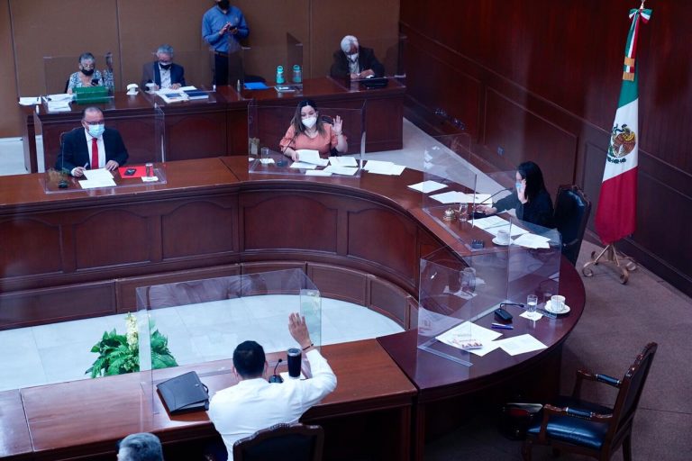 Regresan a su curul tras ser rechazados de candidatos