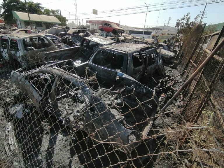 Se incendia yonke al poniente de Culiacán