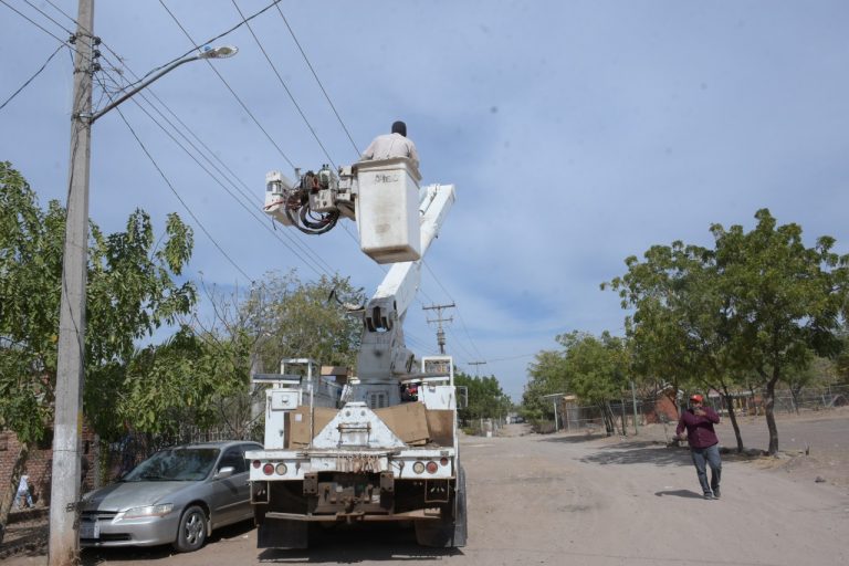 Llevan 101 lámparas LED a la Limita de Itaje