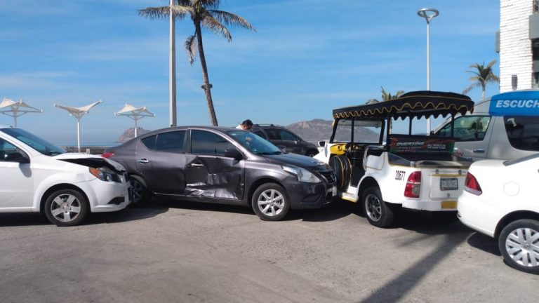 Se registra carambola en malecón de Mazatlán