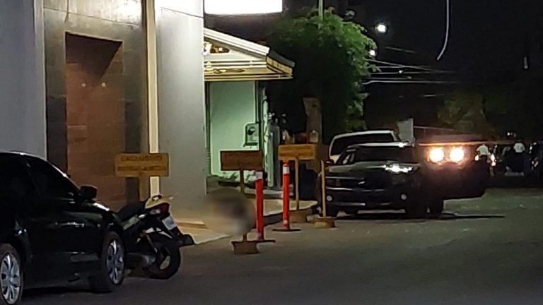 Un muerto y dos heridos en ataque a clínica en Culiacán