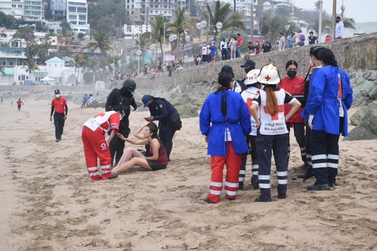 Rescatan a 2 turistas extranjeras