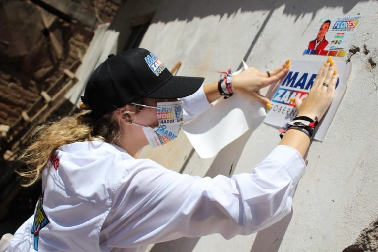 Primero la esposa, ahora las hijas se suman a campaña