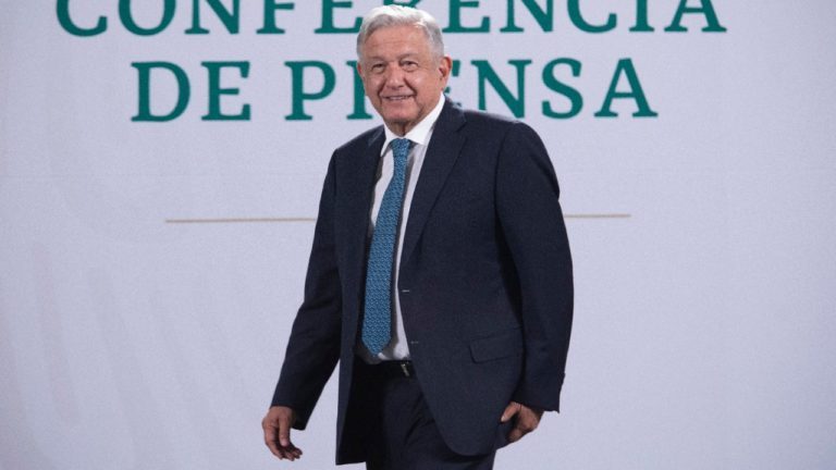 Ve AMLO atentado a la democracia en resolución del INE