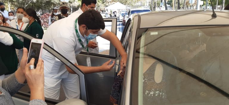 Cierra Culiacán calles en puntos de vacunación COVID-19