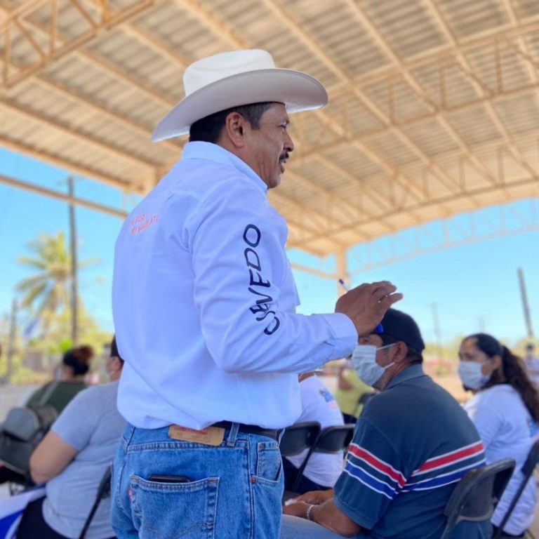 ¡De eso pido mi limosna! Reta César Quevedo a debate