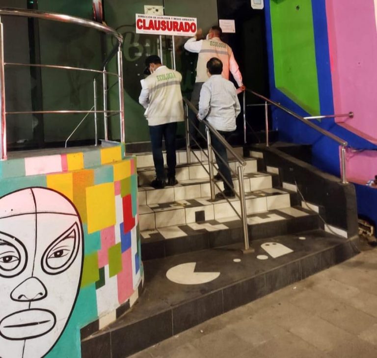 Clausuran bar en malecón de Mazatlán