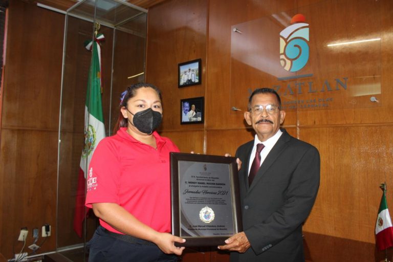 La galardona Mazatlán por labor a favor de la niñez en calle