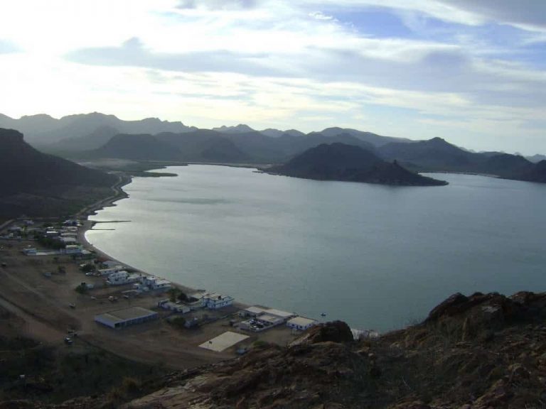 Localizan en Topolobampo 2 cuerpos flotando en el mar