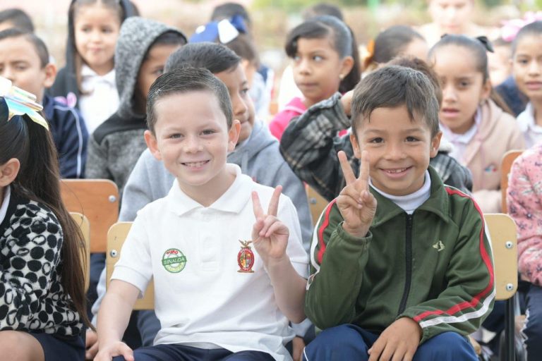 Analiza Sinaloa regreso parcial a escuelas