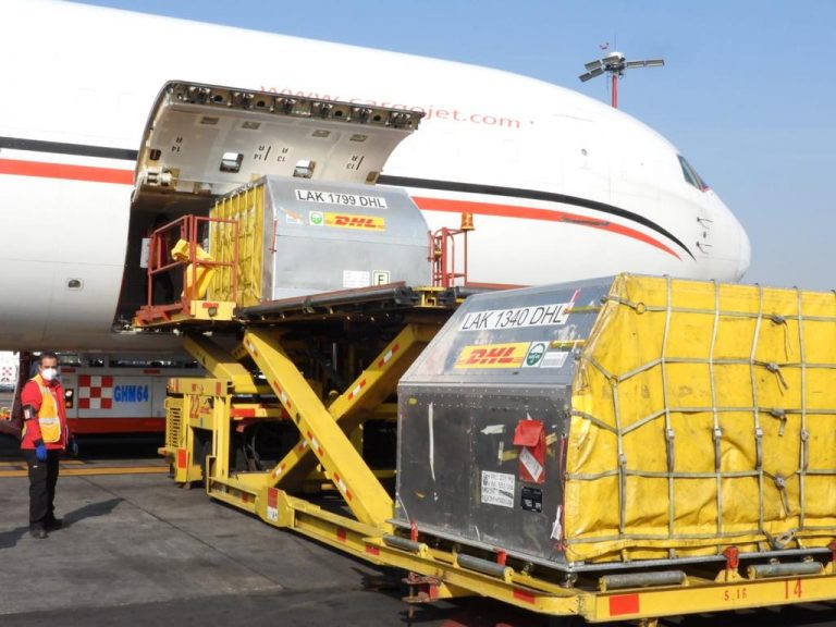 Llega el mayor embarque de dosis COVID-19