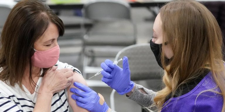 Fija EU para el 19 de abril vacunas para todos los adultos