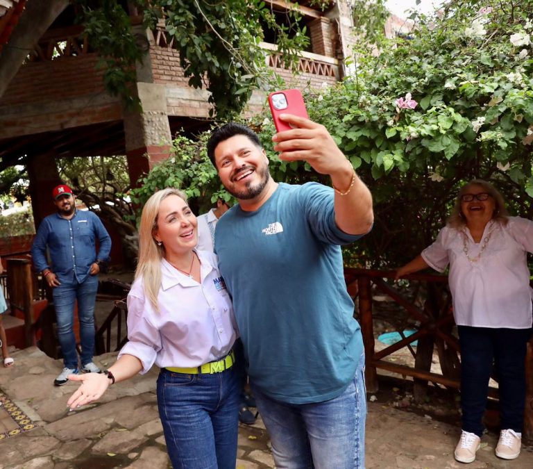 Hace campaña ‘por su cuenta’ esposa de Mario Zamora