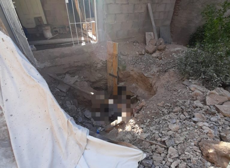 Muere mujer al caerle barda en Las Coloradas