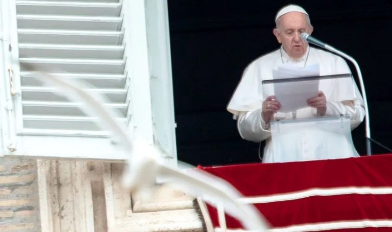 Defiende Papa a manifestantes y pide diálogo justo en Colombia