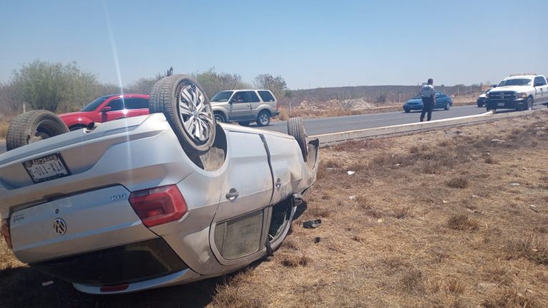Le saca la vuelta a otro carro y termina volcado en ‘La Costerita’