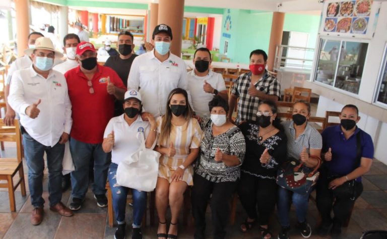 Se reúne Rigo Mejía con restauranteros del Muelle 33