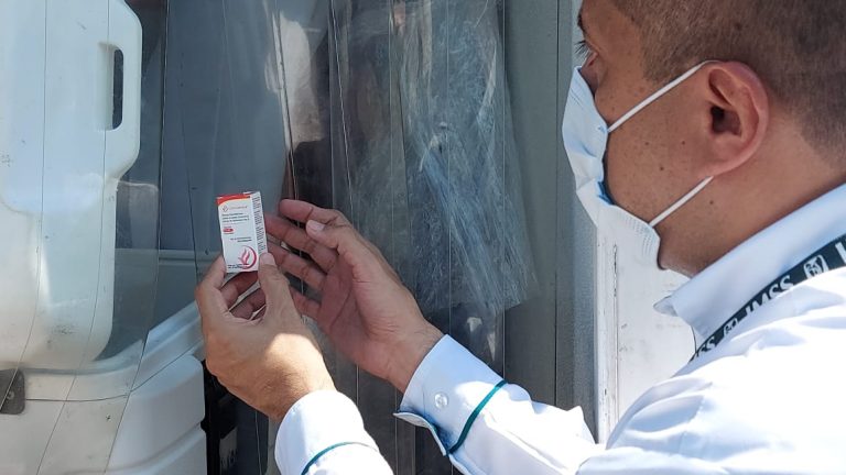 Arriban a Sinaloa vacunas para maestros