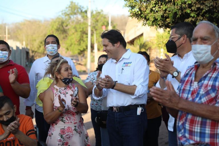 Hace Mario Zamora más de 60 compromisos en colonias populares